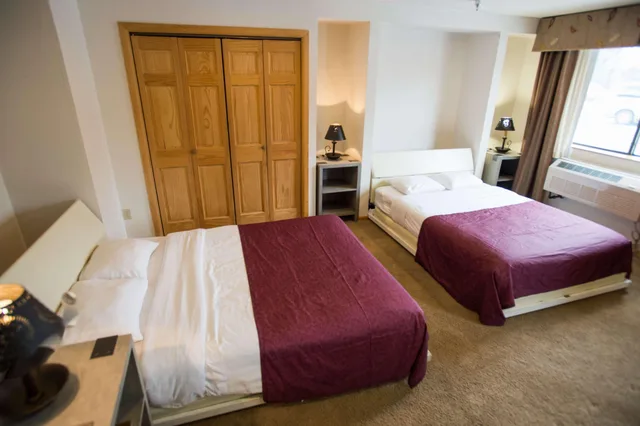 Suite, Murphy Bed, 2 Queen Beds, Sofa, Bathtub, Accessible، Best Western Alpenglo Lodge 3/10