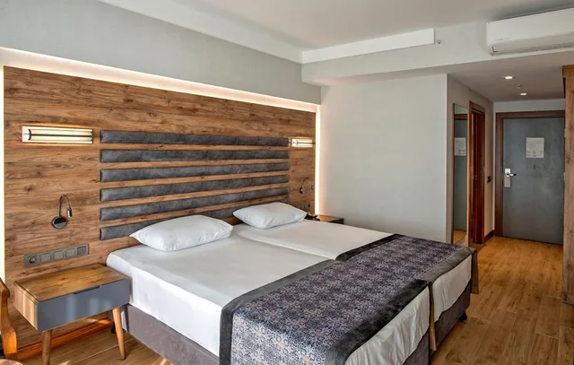 غرفة بسرير مزدوج بإطلالة على المسبح، Riviera Zen Hotel - Adult Only 1/10