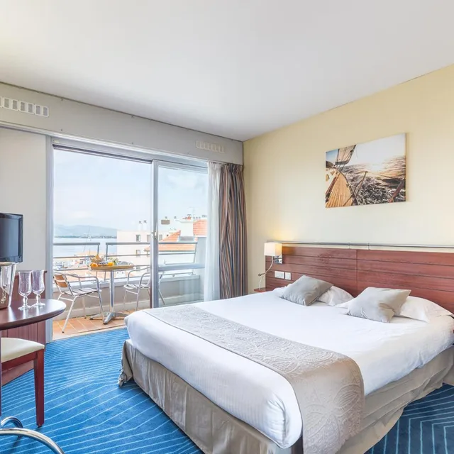 Comfort, Double or Twin Bed, Balcony or Terrace, Pool Access، Brise de Mer 2/10