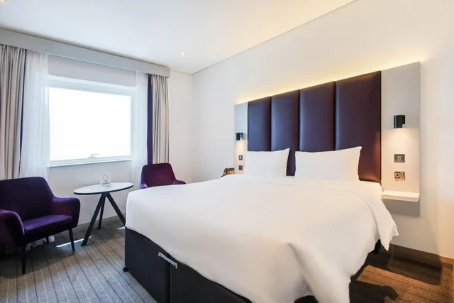 New Style, King Bed, Smoking، Premier Inn Abu Dhabi Capital Centre 3/10