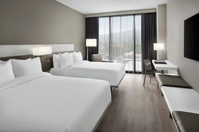 غرفة بسريرين كوين، AC Hotel Kingston, Jamaica 1/3