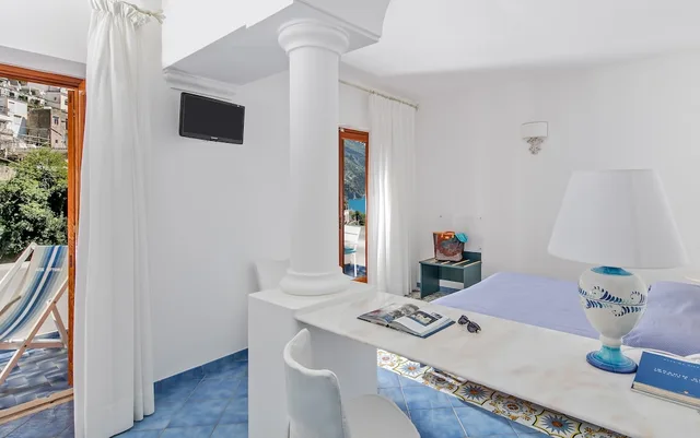 غرفة مزدوجة سوبيريور بإطلالة جزئية على البحر، Hotel Vittoria Positano 4/5