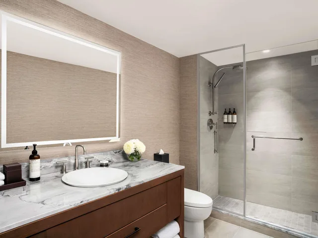 1 Bedroom, Residence, King Bed, Village View, Sofa, Living Area, Corner، Fairmont Tremblant 2/2