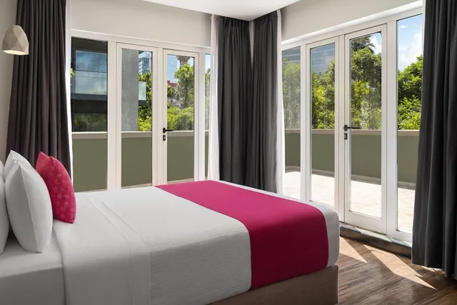 جناح بسرير كوين بشرفة، Hotel MX mas reforma CDMX, Trademark Collection by Wyndham 1/10