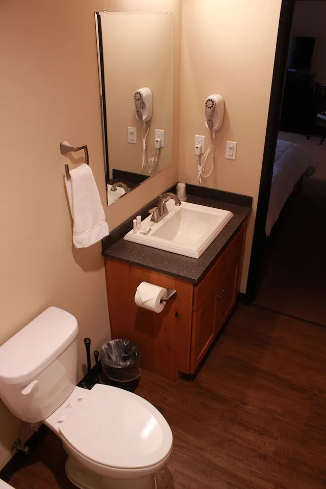 Deluxe, Single, Queen Bed, Kitchenette, Sitka Hotel And Restaurant 1/4