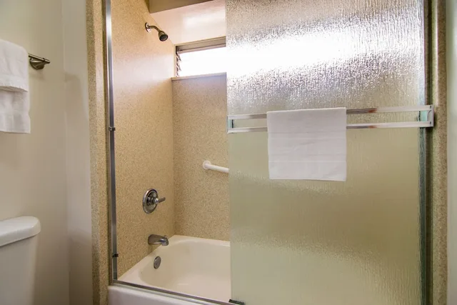 2 Bedrooms, Condo, King and Twin Beds, Ocean View, 2 Bathrooms, Sofa, Waikiki Shore by OUTRIGGER 5/6