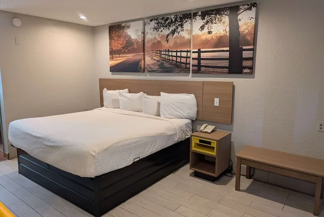 غرفة بسرير كينج للمدخنين، Days Inn by Wyndham Arcadia Louisiana 2/10