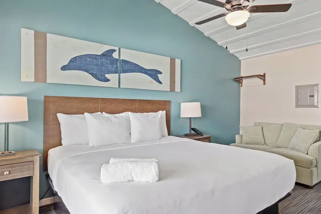Studio, King Bed, Partial View, Ground Floor، Sandpiper Beacon Beach Resort 2/2