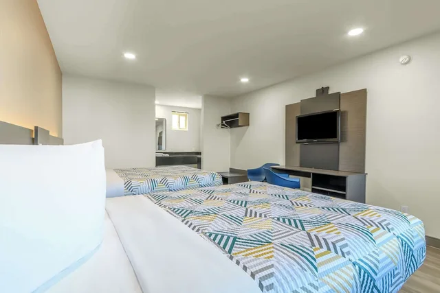 Standard, 2 Queen Beds, Smoking, Motel6 Willows, CA 5/9