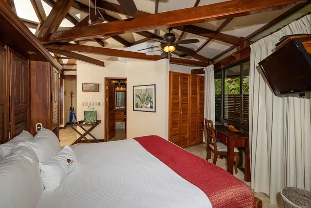 غرفة بسرير كينج وسريرين مزدوجين، Tulemar Resort 3/8