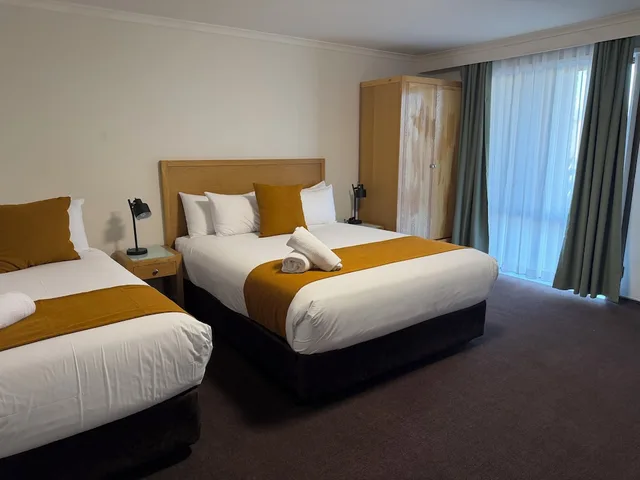 غرفة بريميوم بسرير كوين وسرير فردي، Country Comfort Warrnambool 1/9