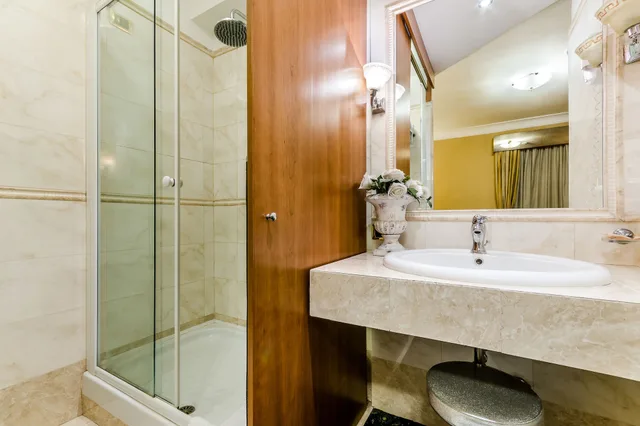 Luxury, Triple, 3 Beds, Luxury Rooms H 2000 Roma 3/3