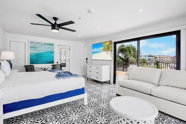 Upstairs, Suite, King Bed, Beach Front, Terrace، Seaside at Anna Maria Island Inn 3/6