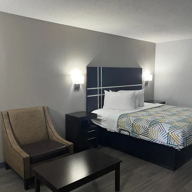 1 King Bed - Non-Smoking, Micfridge، Motel6 Spindale, NC - Forest City 3/5