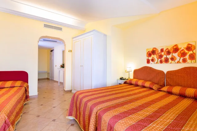 Classic, Triple, 1 Double and 1 Single Bed, Partial Sea View, La Vue D' Or 1/6