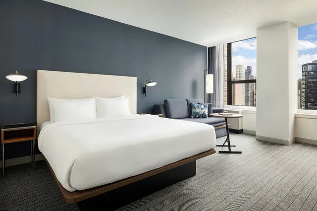 Deluxe, King Bed, Sofa, Courtyard New York Manhattan/Midtown East 5/10