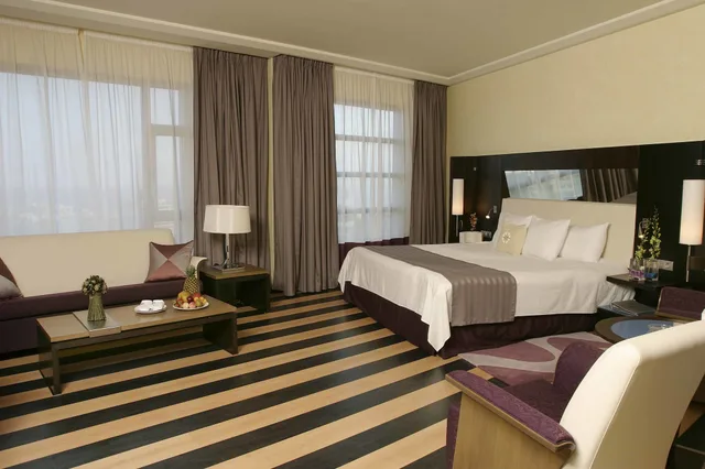 1 Bedroom, Junior Suite, Pool Access, Corner، Four Points By Sheraton Le Verdun Beirut 2/3