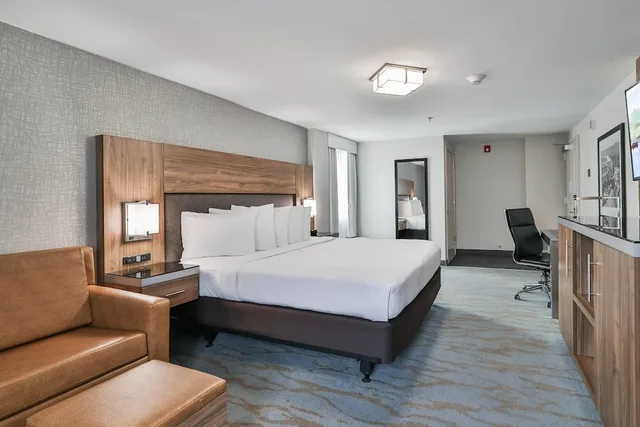 جناح بسرير كينج بإطلالة على المدينة مع أريكة لذوي الإعاقة، The Penn Stroud Stroudsburg - Poconos, an Ascend Collection Hotel 2/4