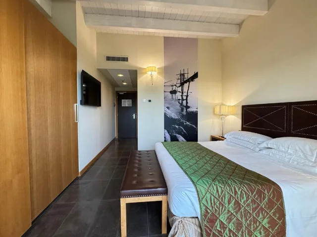 غرفة كومفورت بسرير مزدوج بشرفة بإطلالة، Hotel Cristallo 1/3
