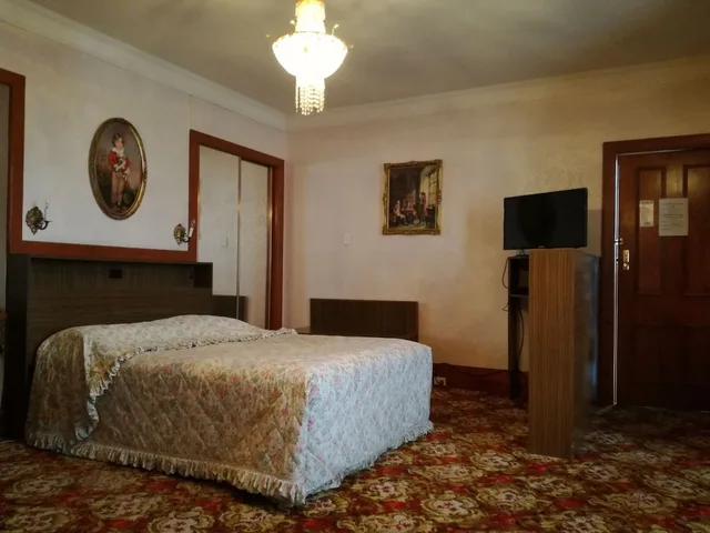 جناح تنفيذي بسرير كوين وسرير فردي، MOTEL MAYFAIR ON CAVELL 1/3