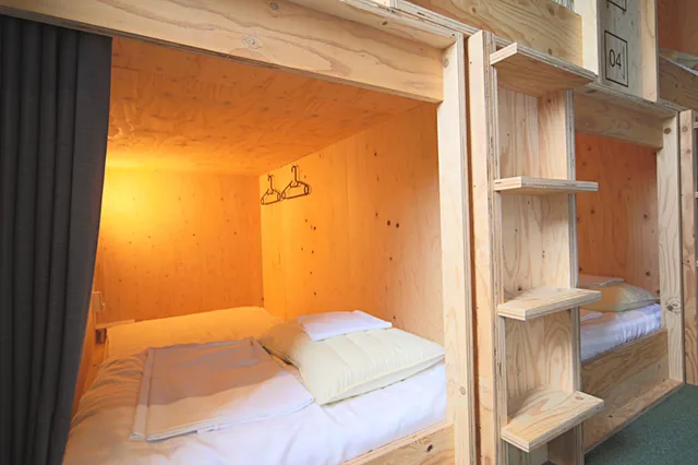 Mixed Dorm, Single, 2 Double Beds, 15 Beds، Travel&Book Hotel Hulaton Cabin Takamatsu - Hostel 1/1