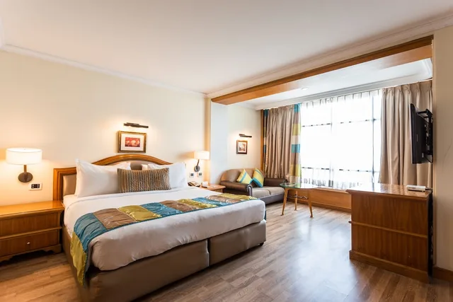 Super, Deluxe, King Bed، The Maya Hotel 2/7
