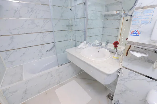 Room, Double or Twin Bed, Lateral Side Sea View، Sea Star Beau Rivage 6/6