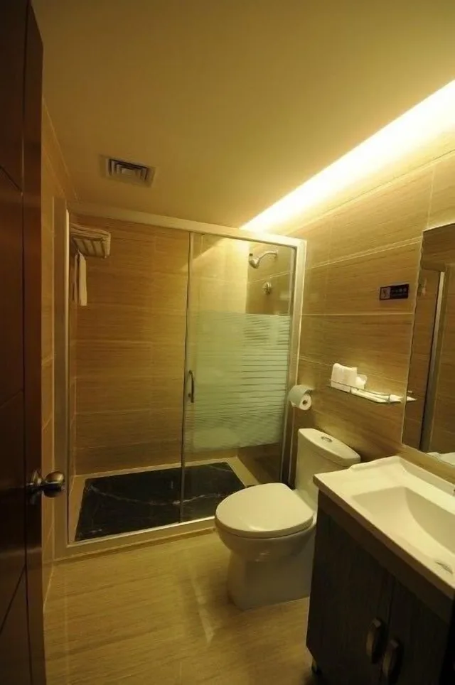 Business, Twin Beds, Good East Hotel 3/3