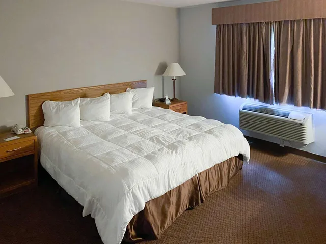 غرفة بسرير كينج لذوي الإعاقة، Motel6 Norway, MI 6/10