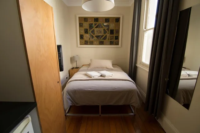 Private, Double Bed, Shared Bathroom، Cambridge Lodge Hostel Backpacker 2/2