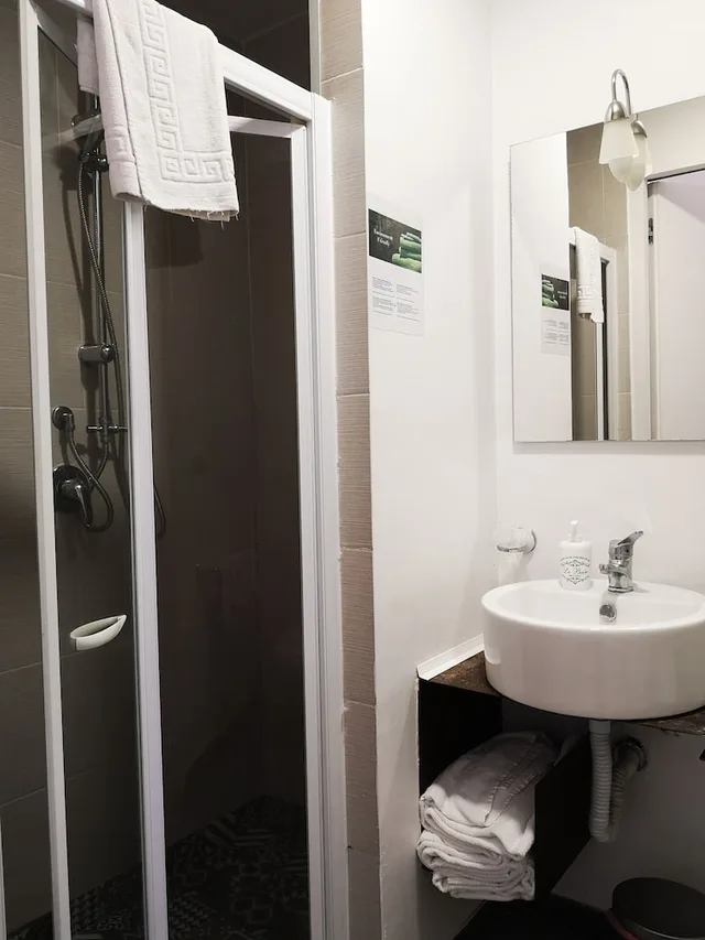 غرفة كومفورت ثلاثية بسرير مزدوج وسرير فردي، Hotel Valentino 8/10