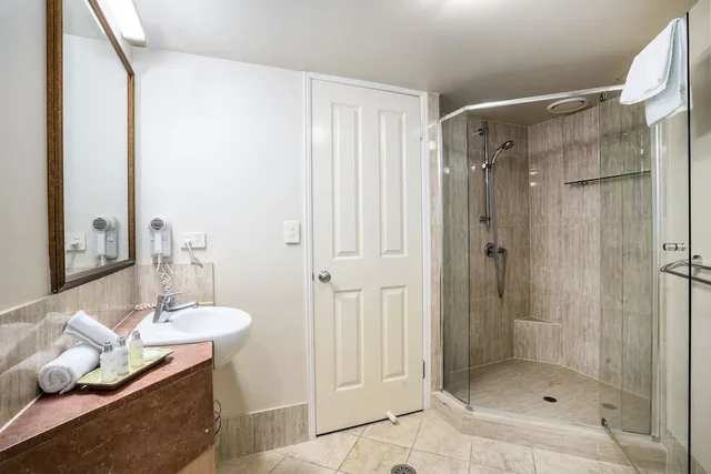 1 Bedroom, Superior, Queen Bed, LANDMARK RESORT 4/5