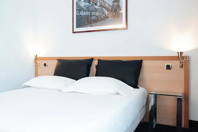First, Economy, Queen Bed، Westotel Nantes Atlantique 2/10