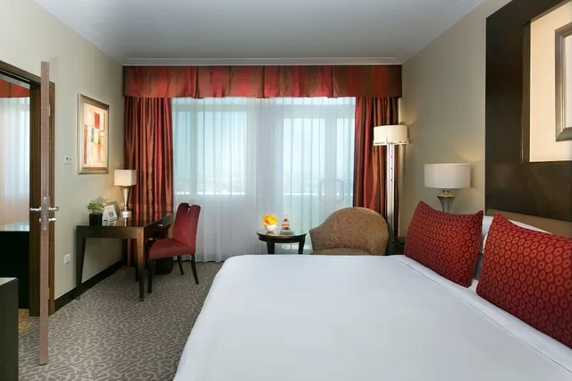 Swiss, Premium, King Bed، Swissotel Al Murooj Dubai 4/10