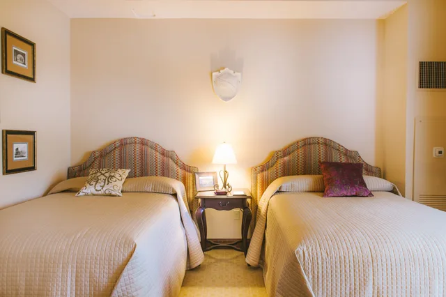 جناح بسرير كينج وسريرين مزدوجين بغرفتي نوم، Hotel Granduca Austin 1/6