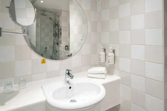 غرفة قياسية بسرير كينج، HOLIDAY INN BRISTOL FILTON 9/10
