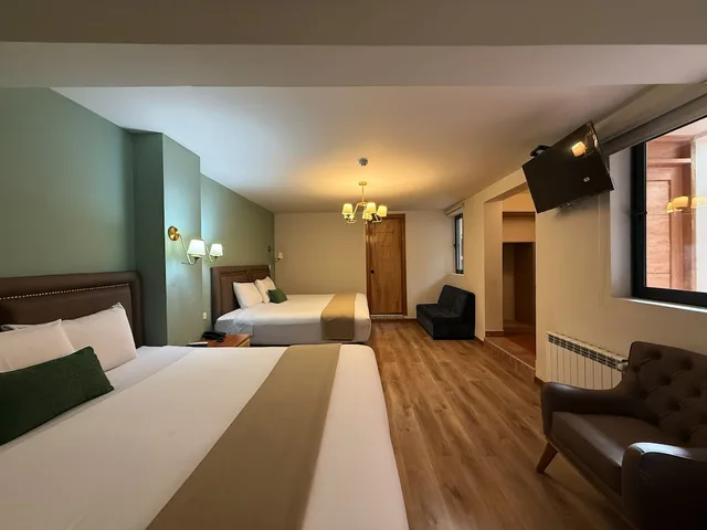 غرفة ديلوكس عائلية بسرير مزدوج وسرير فردي، Monasterio San Pedro 4/10
