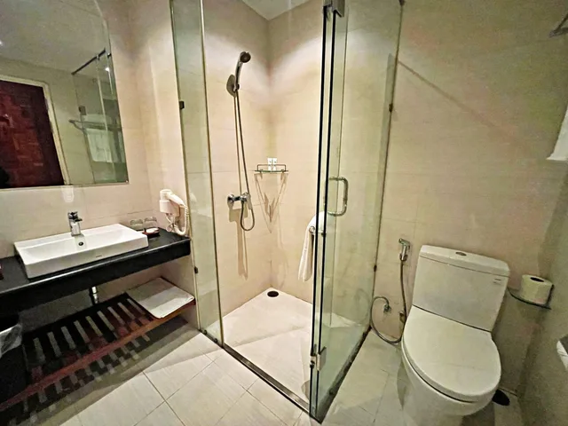 غرفة بسرير كينج بإطلالة على المسبح، Sokha Palace Siem Reap Hotel 5/9