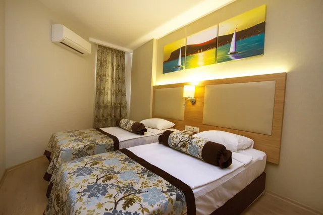 جناح عائلي بثلاثة أسرّة مع أريكة، Blue Wave Suite Hotel - All Inclusive 5/10