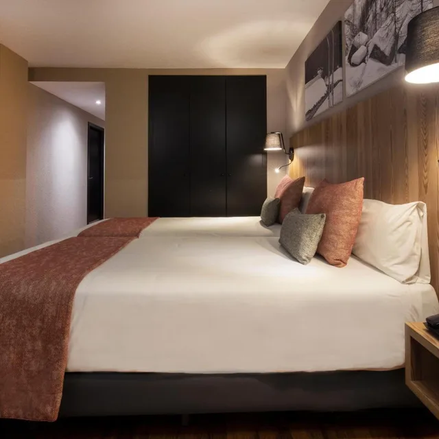 Interior, Double Bed, Hotel Grand Pas 2/10