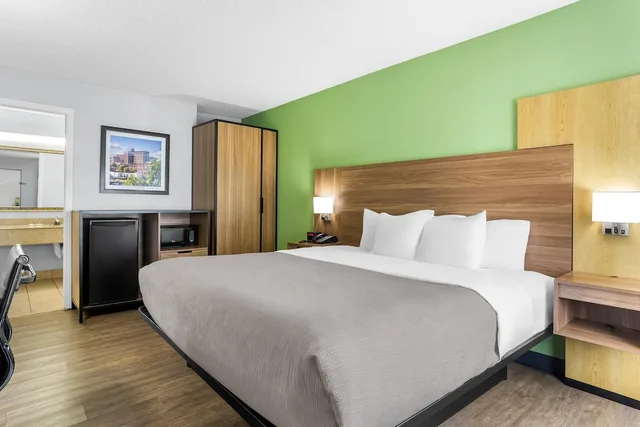 غرفة بسرير كينج لذوي الإعاقة، Quality Inn & Suites Greenville - Haywood Mall 2/5