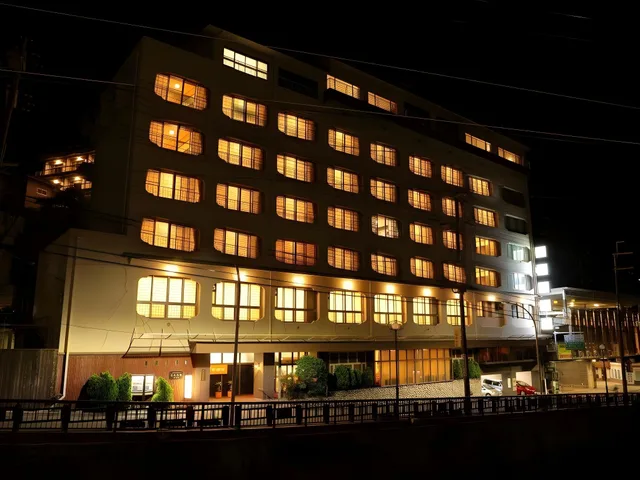 Japanese Western, Twin Beds, Smoking, Arima Gyoen 1/1