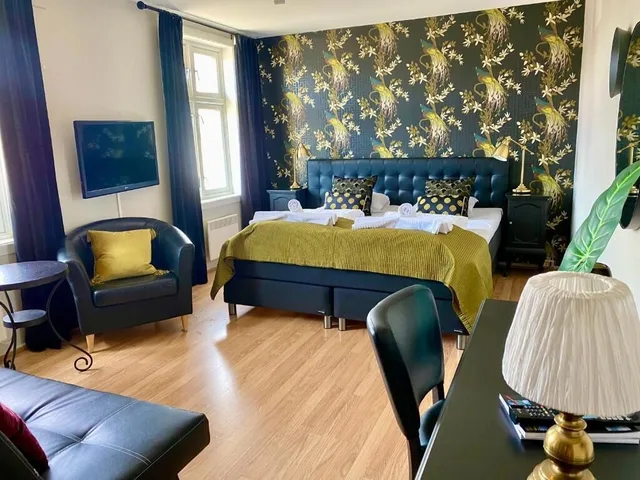 Standard, Queen Bed, Reenskaug Hotel 2/3
