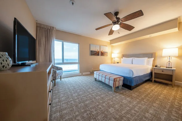 شقة سكنية بسريرين كوين بغرفتي نوم مع أريكة بمطبخ صغير، Southern California Beach Club 1/6