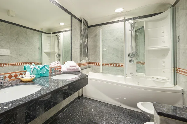 غرفة بريميوم ثلاثية بسريرين منفصلين مع أريكة، Rivoli Boutique Hotel 6/8