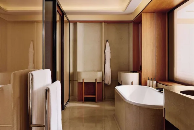جناح غراند بسرير كينج بشرفة، THE BERKELEY HOTEL 3/6