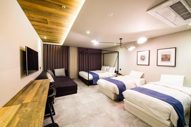 جناح ثلاثي بسرير مزدوج وسريرين منفصلين، Hotel The Designers LYJ Gangnam Premier 1/2