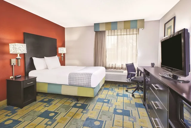 غرفة بسرير مزدوج لذوي الإعاقة، La Quinta Inn Toledo Perrysburg 1/3