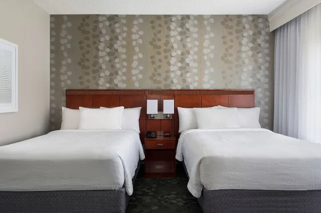 غرفة بسريرين مزدوجين، Courtyard Lincroft Red Bank 1/5