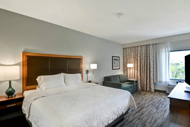 Study, King Bed, Sofa, Hampton Inn Palm Beach Gardens 1/3